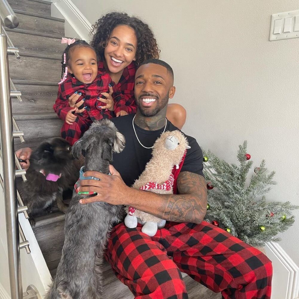 Cue Banks Wife and Daughter