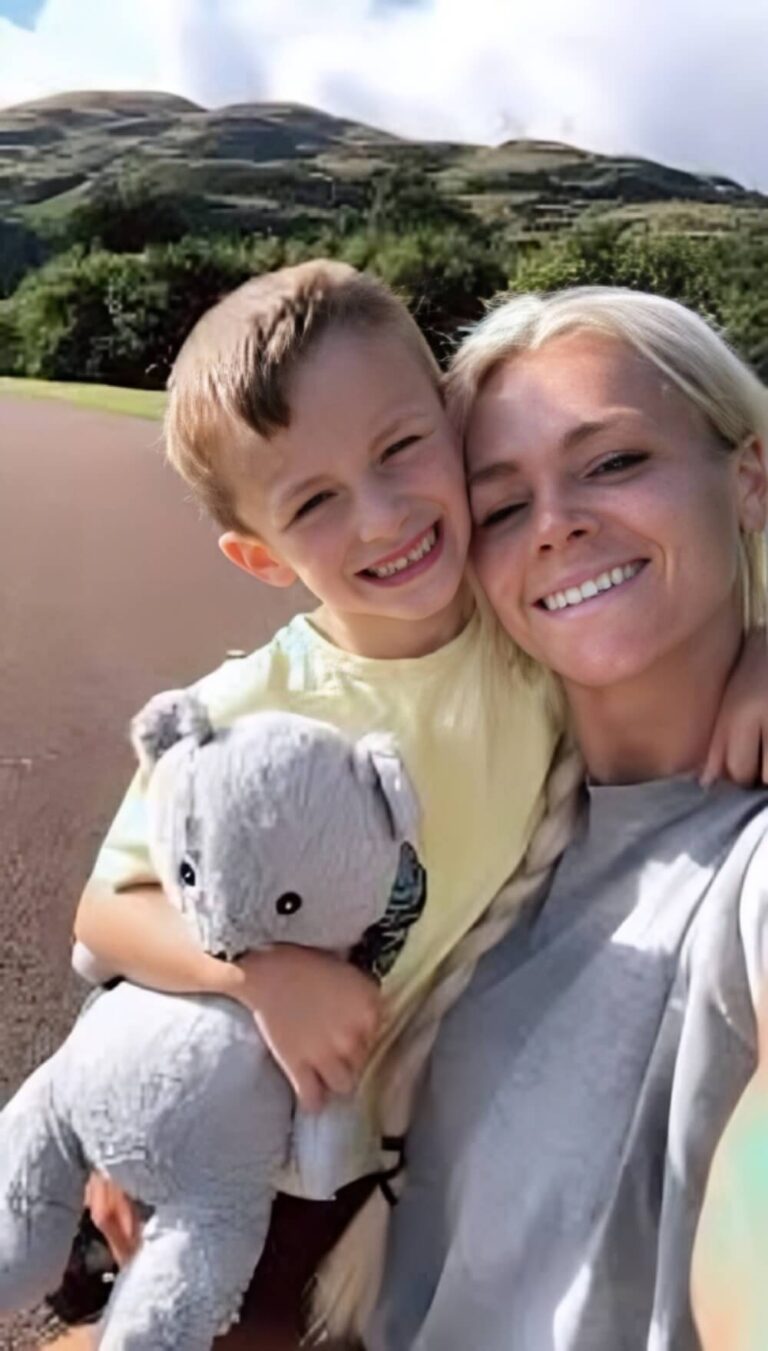 Sarah Holden Fitness, Age, Height, Weight, Husband, Net Worth