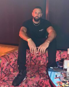 Ollie Love Is Blind Age, Ethnicity, Height, Girlfriend, Net Worth