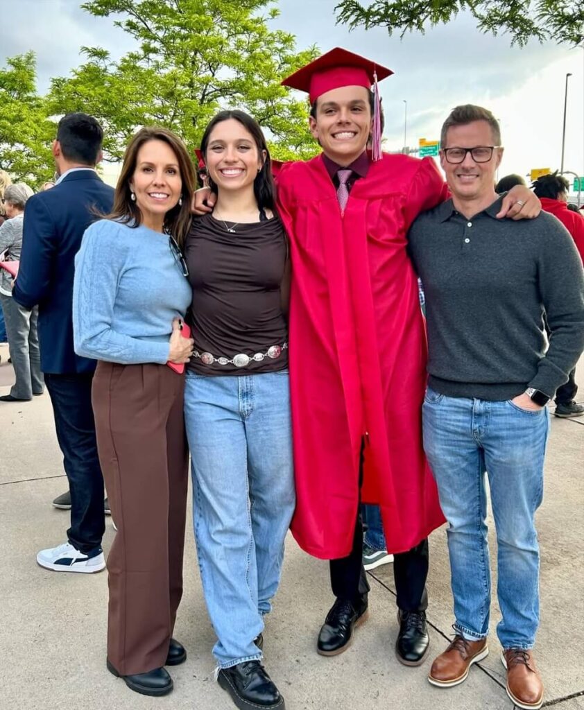 Alicia Acuna pic with her husband and children