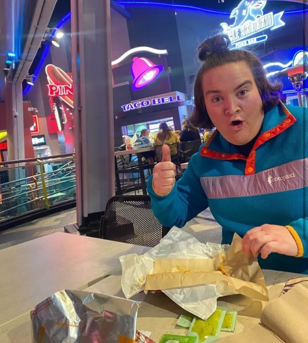 Betsy Sodaro Disability, Age, Husband, Net Worth, Parents