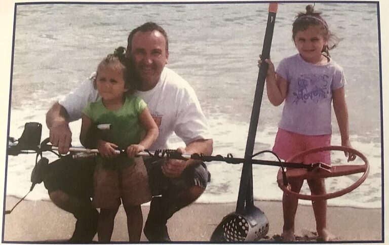 Gary Drayton Wife Daughters Age Net Worth Nationality Wiki Gary Drayton With His Daughters 768x484