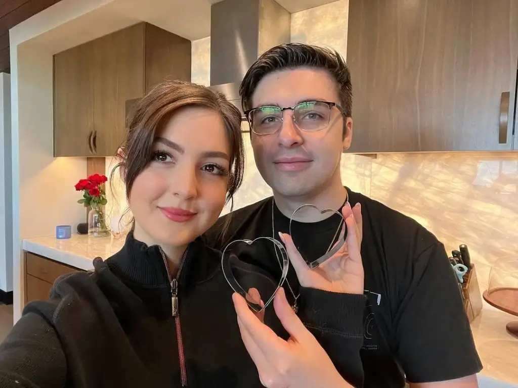 Bnans is in relationship with Shroud