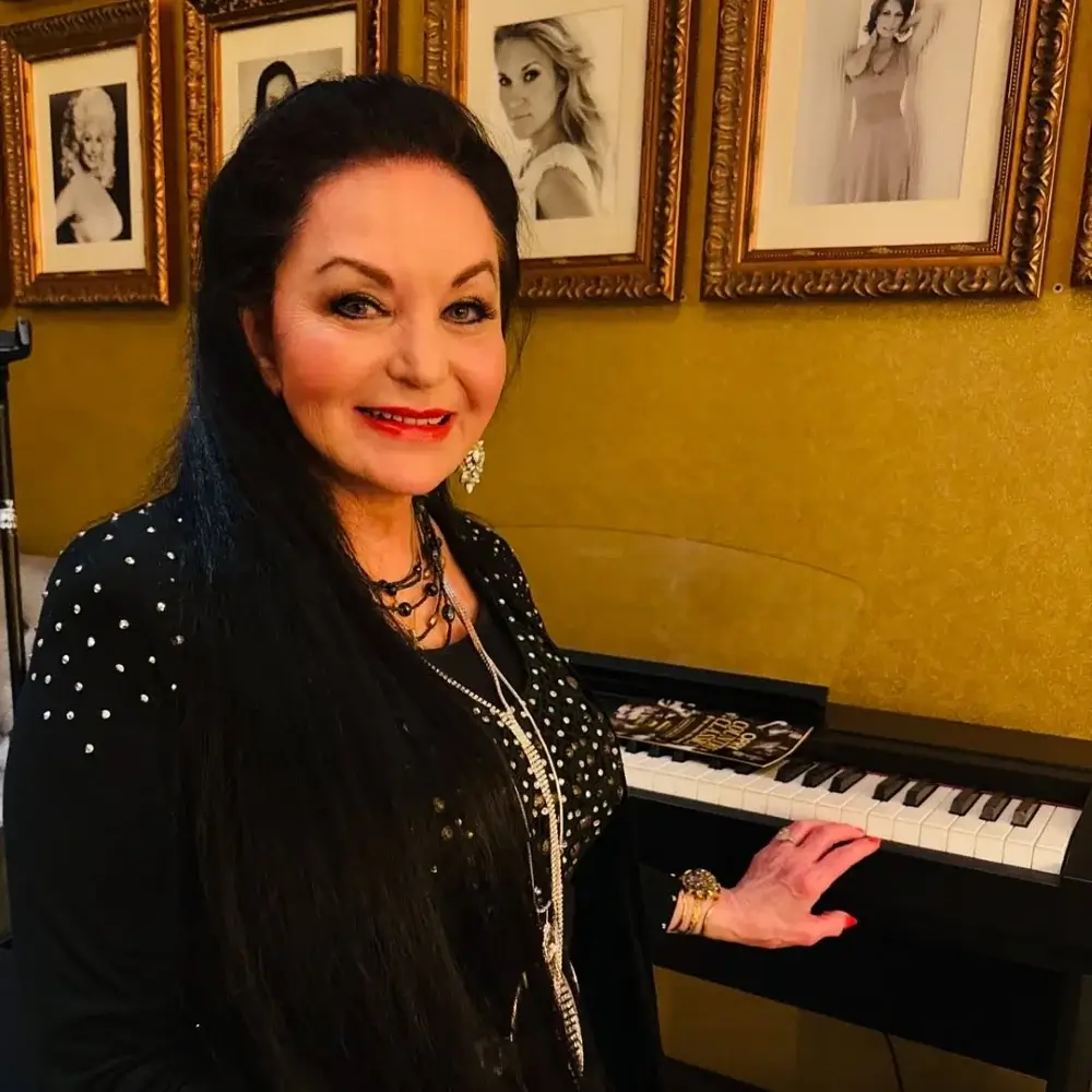Crystal Gayle picture