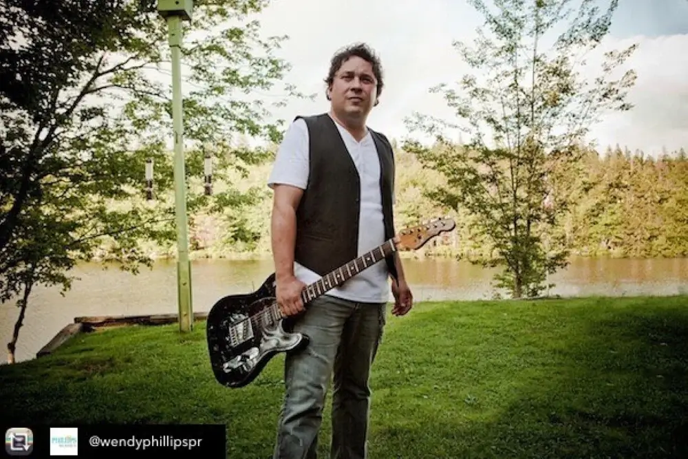 Gordie Sampson image