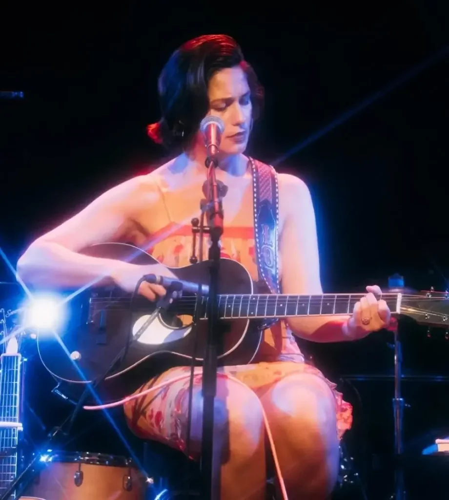 Lola Kirke photo
