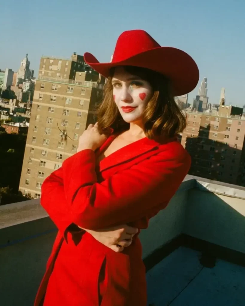 Lola Kirke pic