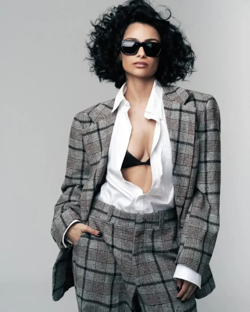 Nazanin Mandi photo