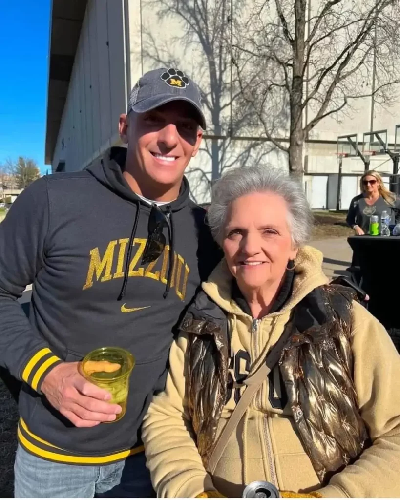 Trent Tomlinson Mother