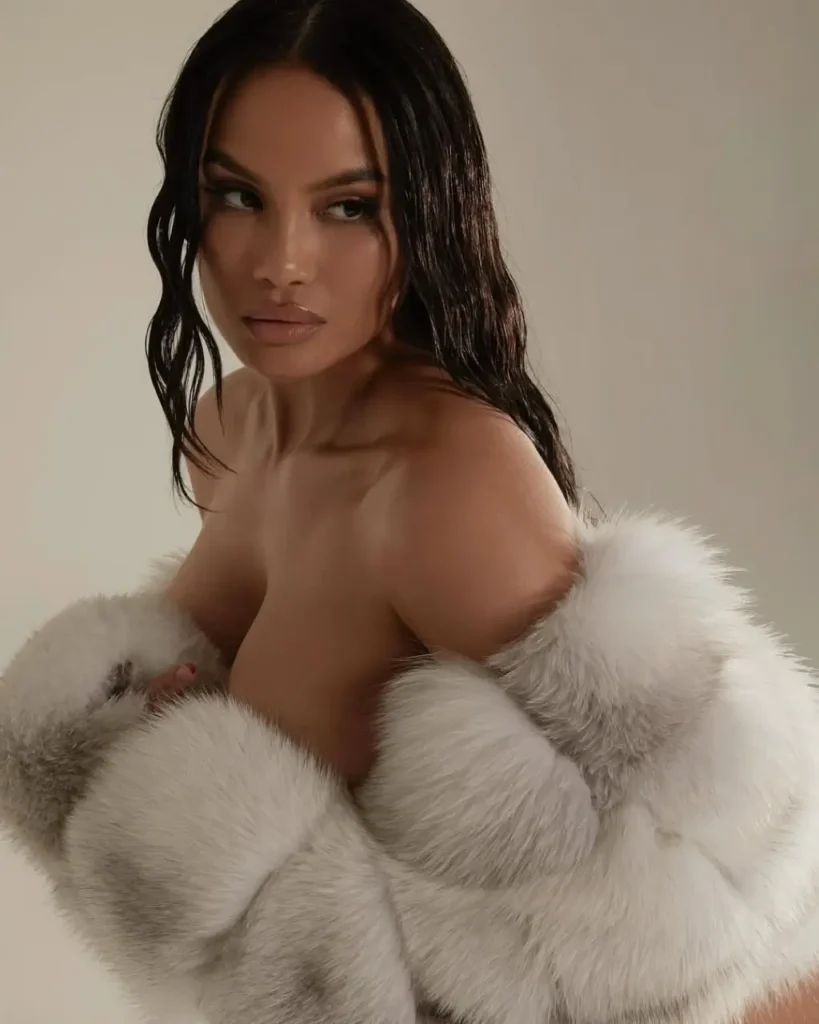 Daphne Joy model