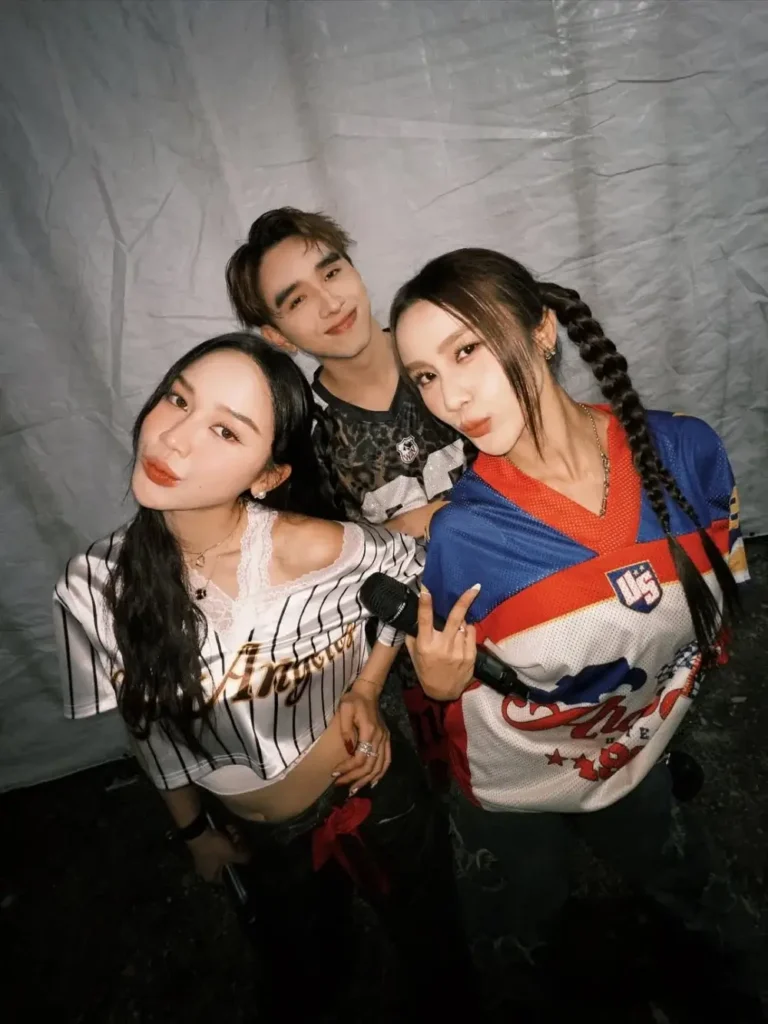 The Kuan Family Siblings