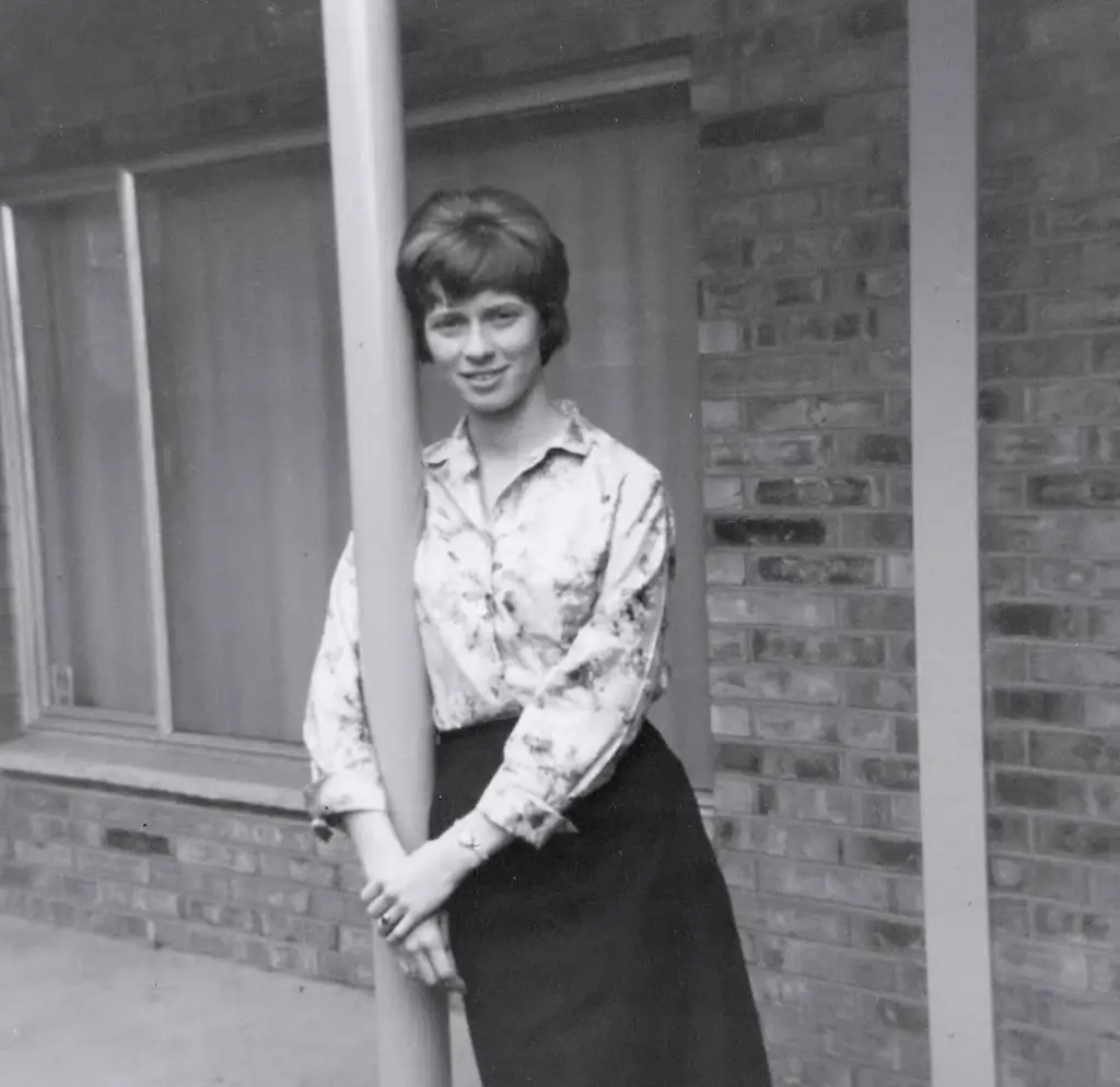 Linda Lee Cadwell pics
