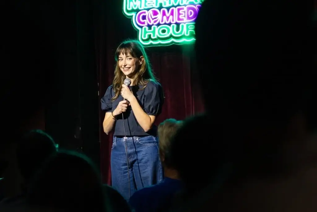 Milana Vayntrub pic