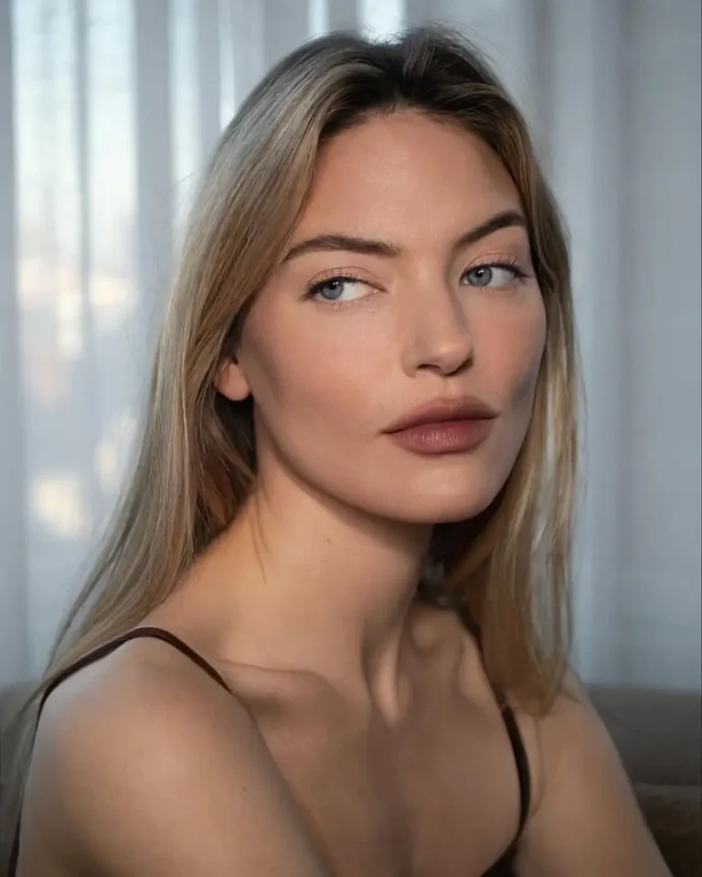 Martha Hunt model