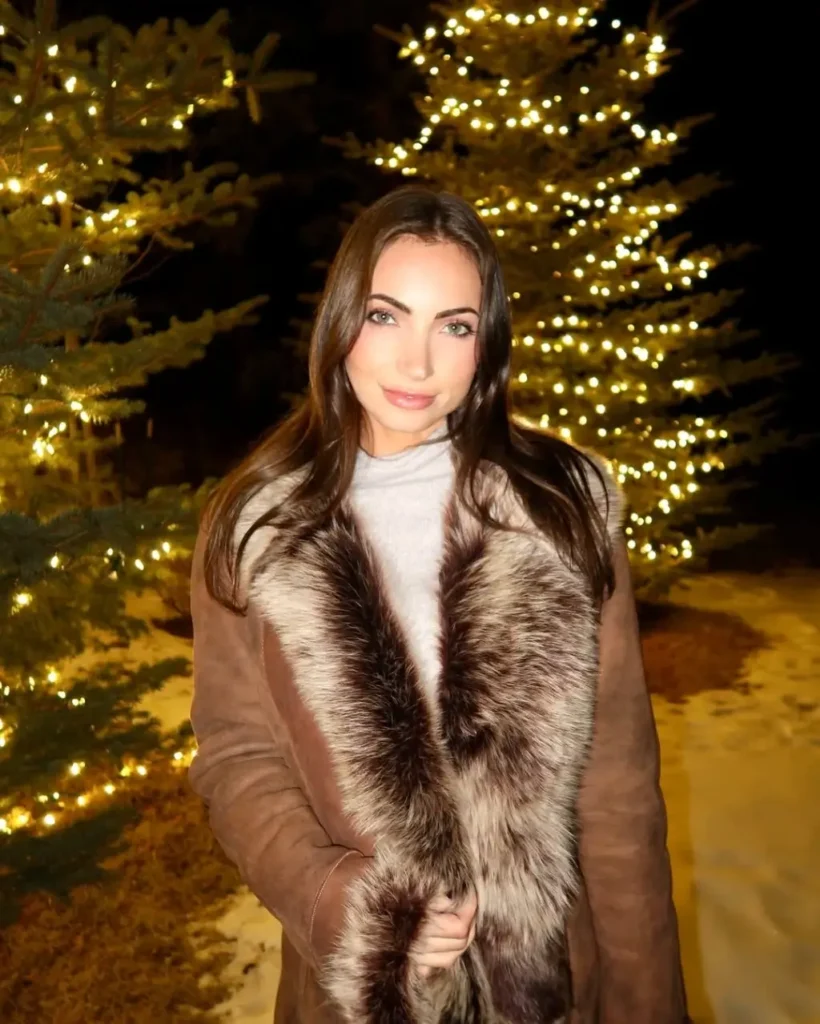 Anna Louise Austin model