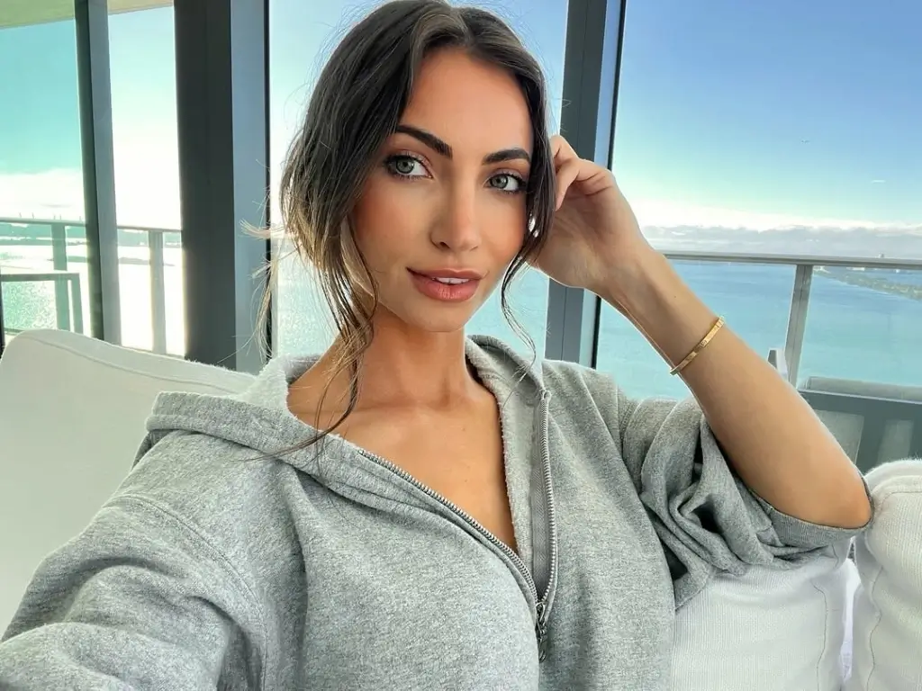 Anna Louise Austin model