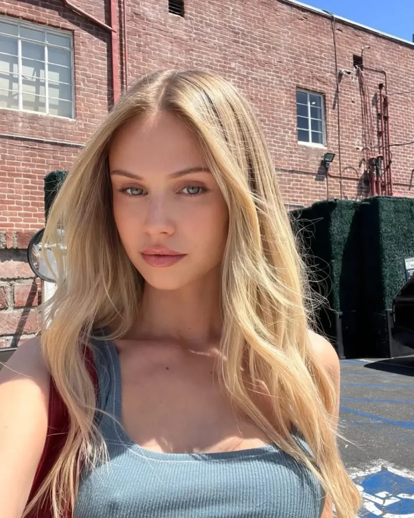 Scarlett Leithold model