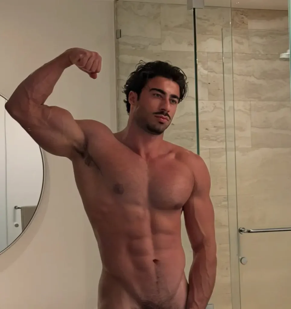 Mo Saffari height and weight
