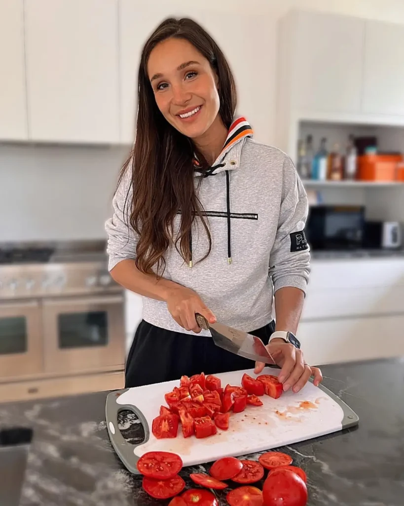 Kayla Itsines pic